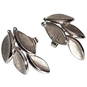 ✅ Trifari Silver Leaf Clip-On Earrings – Vintage Signed Jewelry